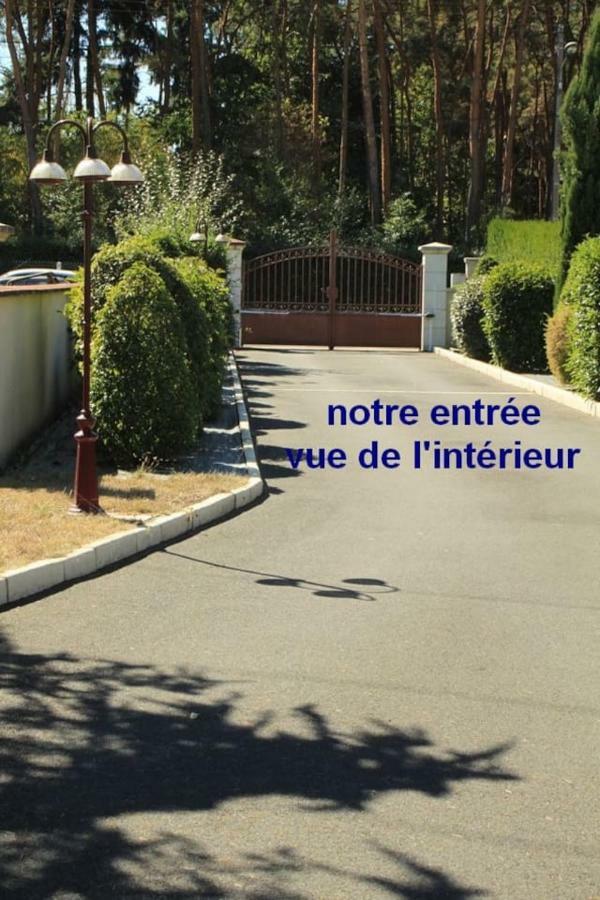Logement Entre Chambord Et Le Zoo De Beauval Apartamento Contres  Exterior foto